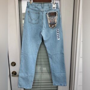 Wrangler Cowboy Cut Slim Fit Women’s Jeans in Light Blue Denim